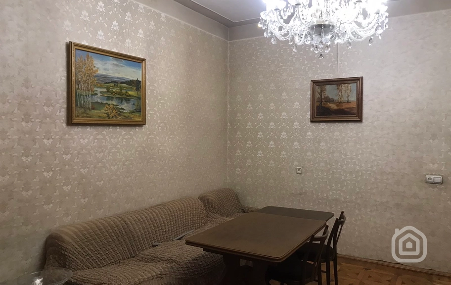 Продаётся 2-комнатная квартира, 87.2 м², ул. Тпагричнер, Центр