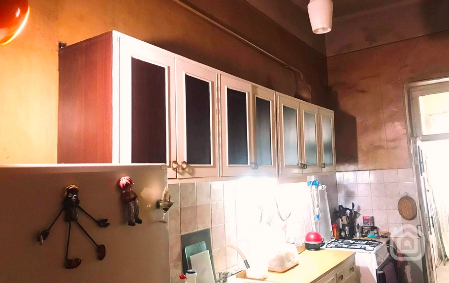 Продаётся 4-комнатная квартира, 118 м², ул. Исаhакян, Центр