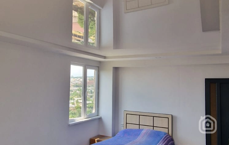 Продаётся 1-комнатная квартира, 37 м², ул. Брюсов, Центр