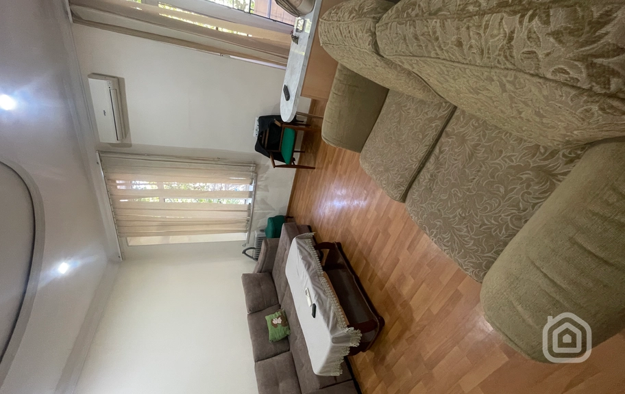 Продаётся 1-комнатная квартира, 35 м², ул. Терян, Центр