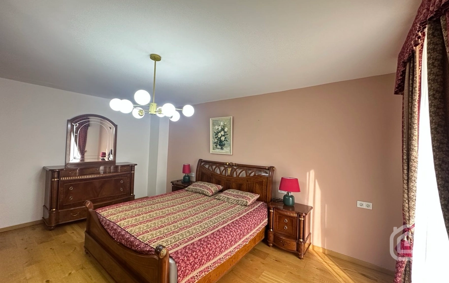 Продаётся 4-комнатная квартира, 144 м², ул. Мамиконянц, Арабкир