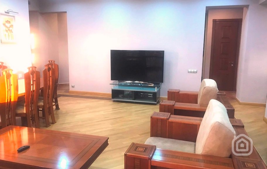 Продаётся 4-комнатная квартира, 4 м², ул. Сармен, Центр