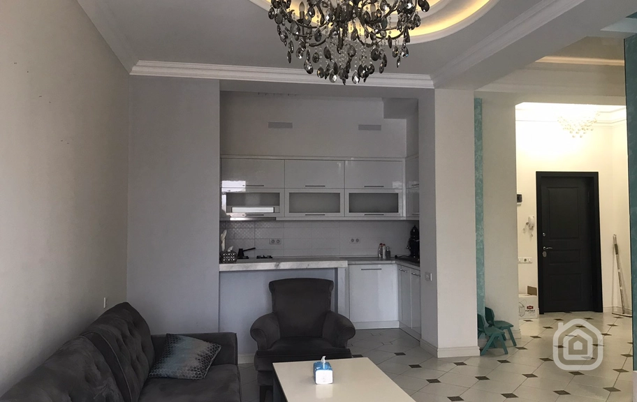 Продаётся 3-комнатная квартира, 90 м², ул. Каджазнуни, Центр