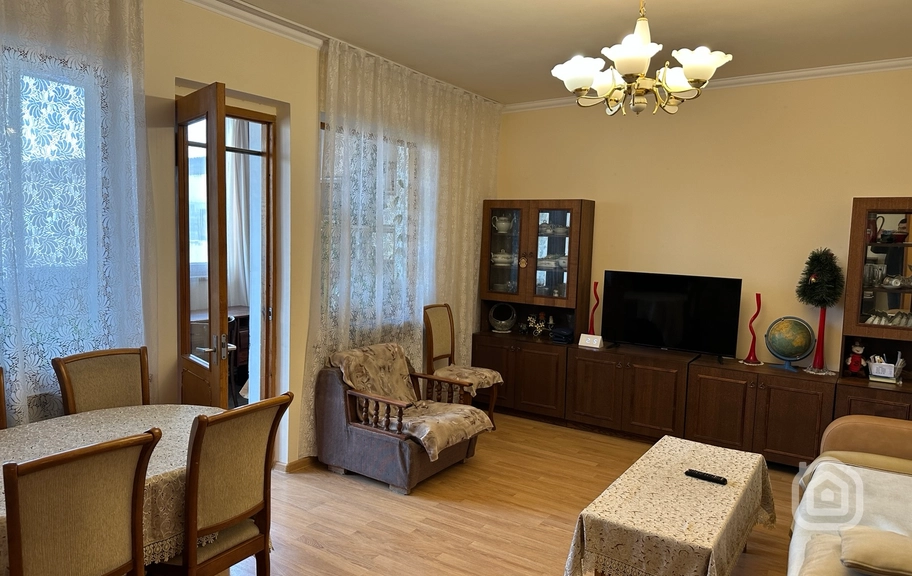 Продаётся 3-комнатная квартира, 98 м², кв-л Давташен 1, Давташен