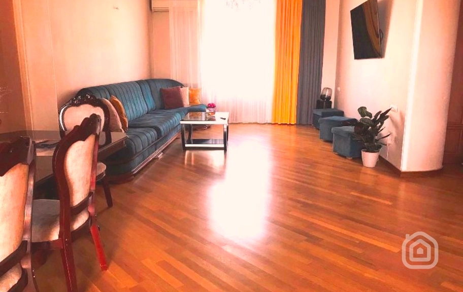 Продаётся 3-комнатная квартира, 115 м², пр. Аршакуняц, Центр