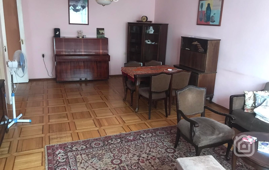 Продаётся 3-комнатная квартира, 151.7 м², ул. Сармен, Центр