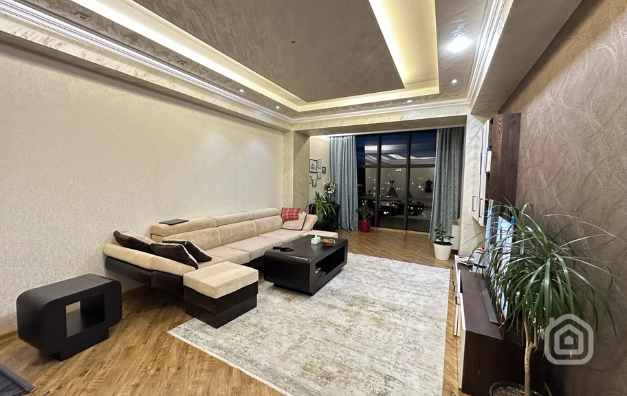 Продаётся 4-комнатная квартира, 145 м², ул. Адонц, Арабкир