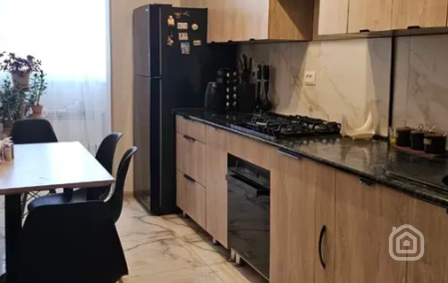 Продаётся 3-комнатная квартира, 75 м², ул. Hовсепян, Гюмри