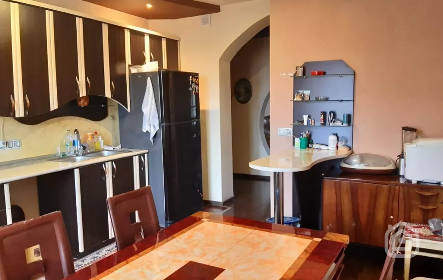 Продаётся 5-комнатная квартира, 147 м², ул. Ани тах. 3, Гюмри