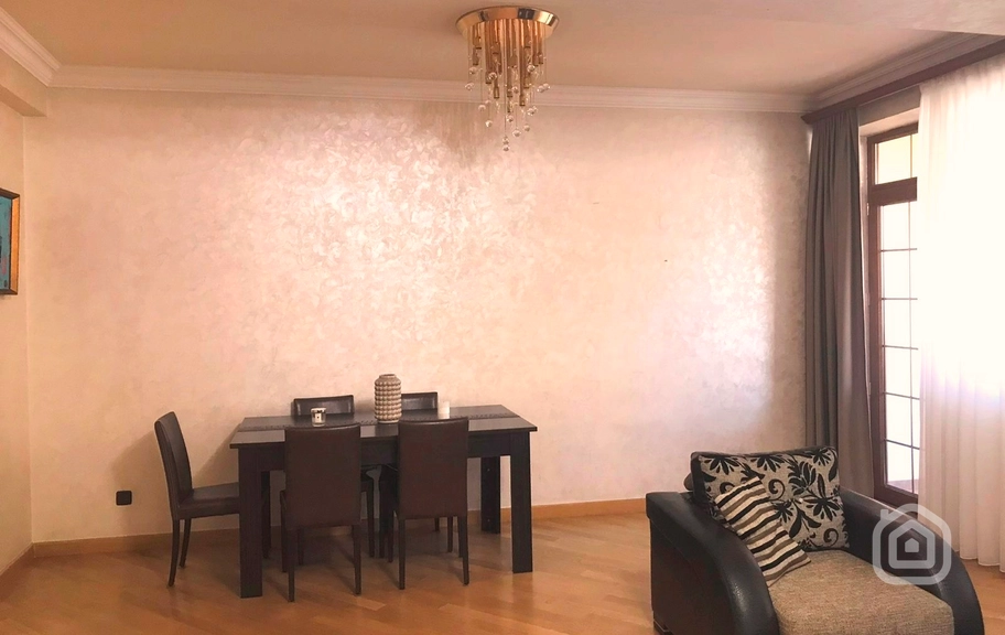 Продаётся 3-комнатная квартира, 128 м², ул. Сарян, Центр