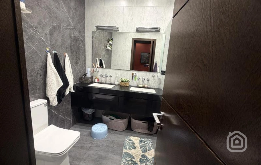 Продаётся 4-комнатная квартира, 135.4 м², пр. Комитас, Арабкир