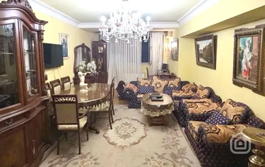 Продаётся 3-комнатная квартира, 89.8 м², ул. Амирян, Центр
