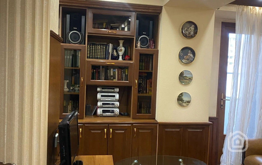 Продаётся 3-комнатная квартира, 123.9 м², ул. Амирян, Центр