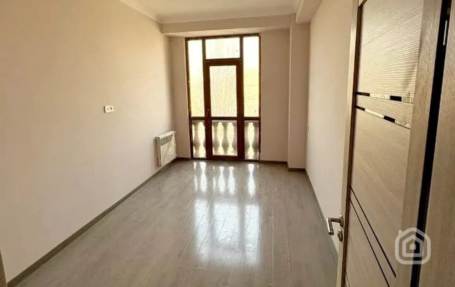 Продаётся 3-комнатная квартира, 74 м², ул. Адонц, Арабкир