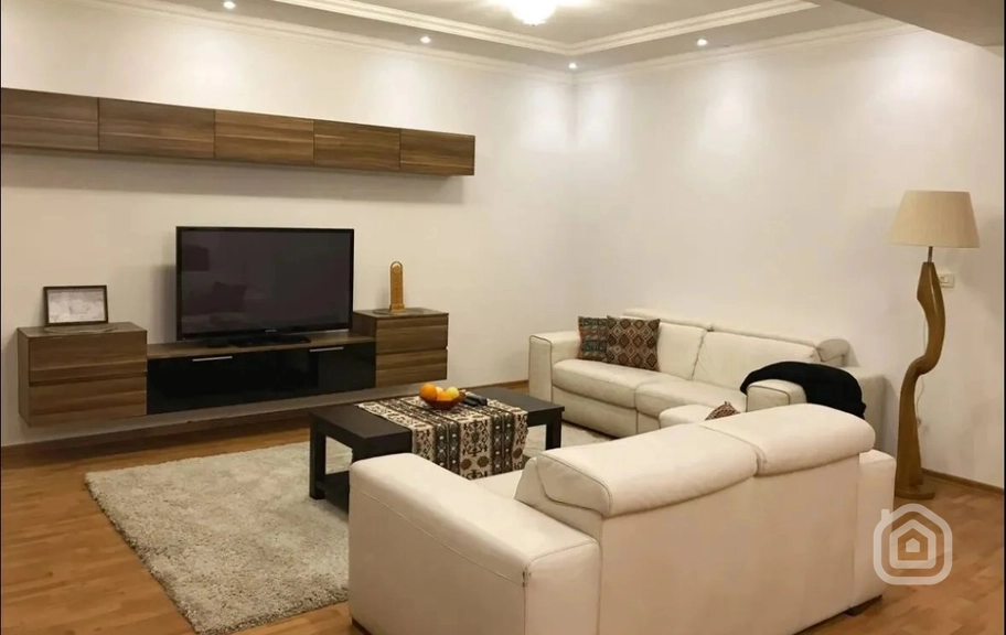 Продаётся 4-комнатная квартира, 119.7 м², ул. Кохбаци, Центр