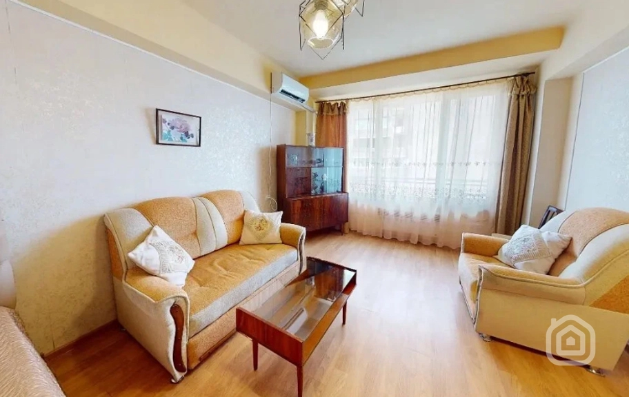 Продаётся 1-комнатная квартира, 43 м², ул. Ахаян, Центр