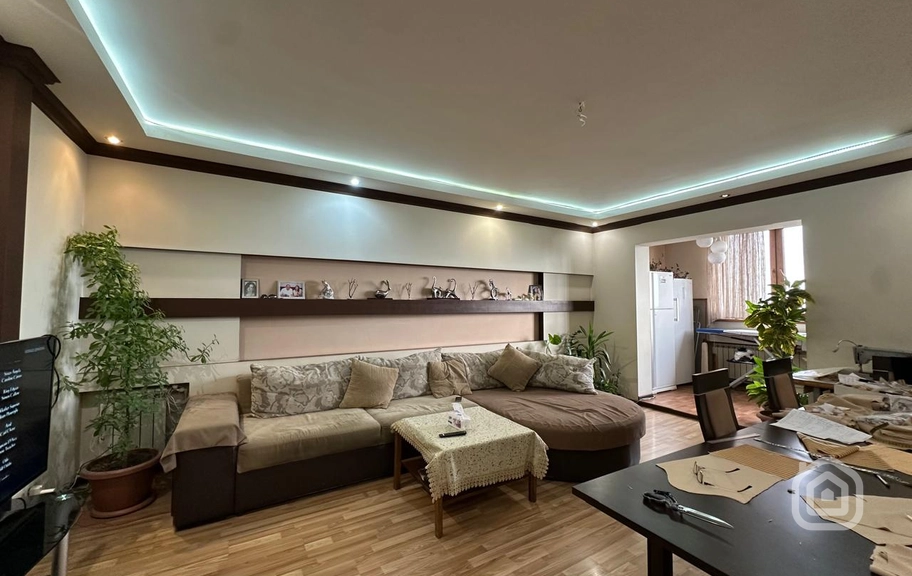 Продаётся 4-комнатная квартира, 91 м², ул. М.Меликян, Канакер-Зейтун