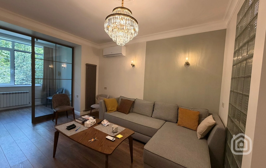 Продаётся 3-комнатная квартира, 96 м², ул. Алиханян ехбайрнер, Аджапняк